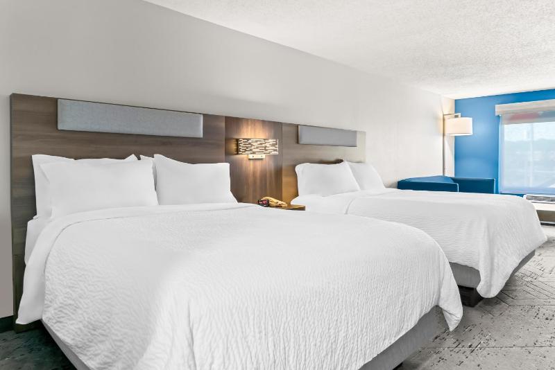 Suite with Two Queen Beds image 3