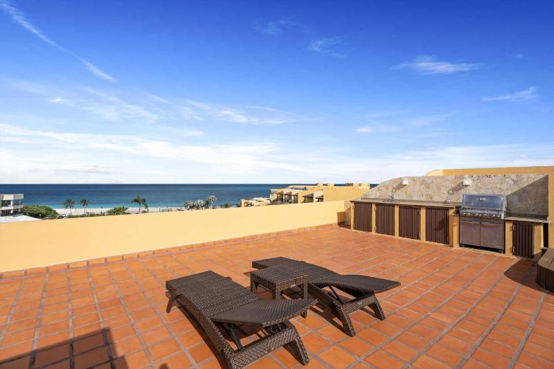 Beachfront - Amber Penthouse 2BR condo - P512 - image 4