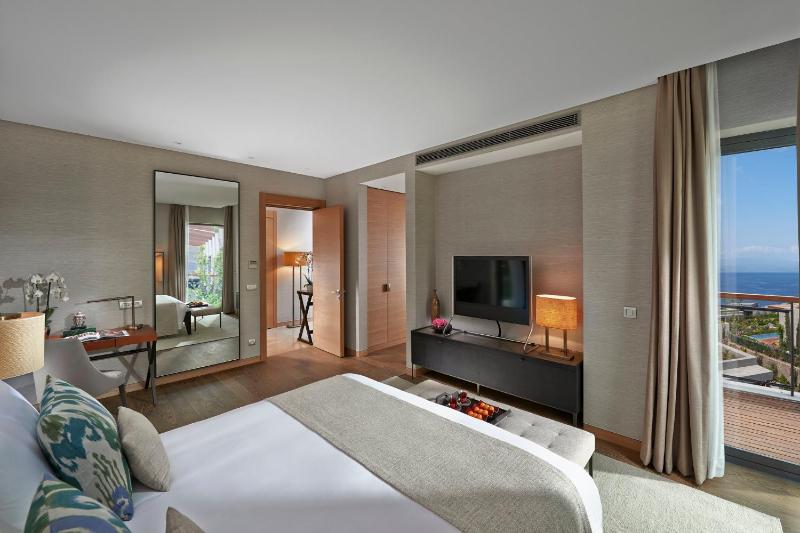 Sea View Apartment, One Bedroom, King Bed image 4