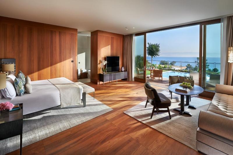 Mandarin Junior Suite image 4