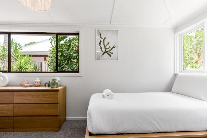 Lachie's House- Central Byron - image 5