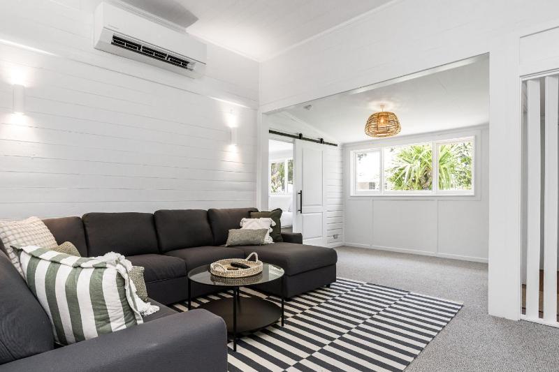 Lachie's House- Central Byron - image 16