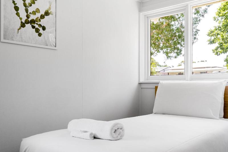 Lachie's House- Central Byron - image 9
