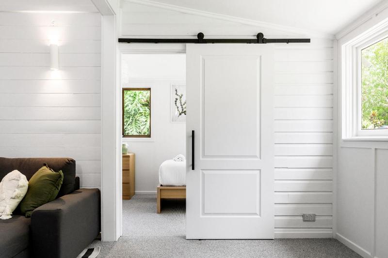 Lachie's House- Central Byron - image 11