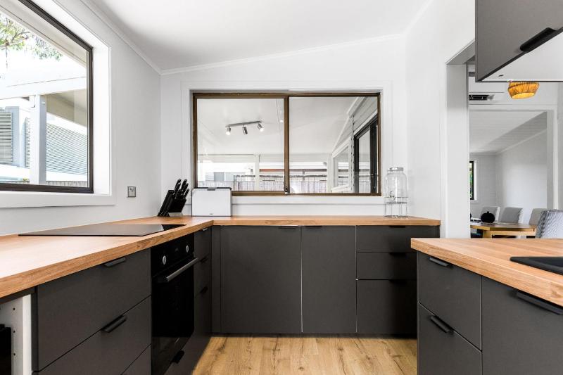 Lachie's House- Central Byron - image 12