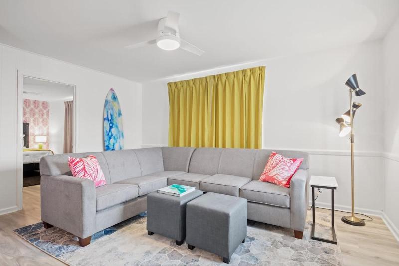 Beach Nest 1 Stylish Condo 2Min Walk to Beach - image 9