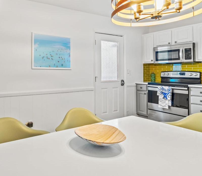 Beach Nest 1 Stylish Condo 2Min Walk to Beach - image 39