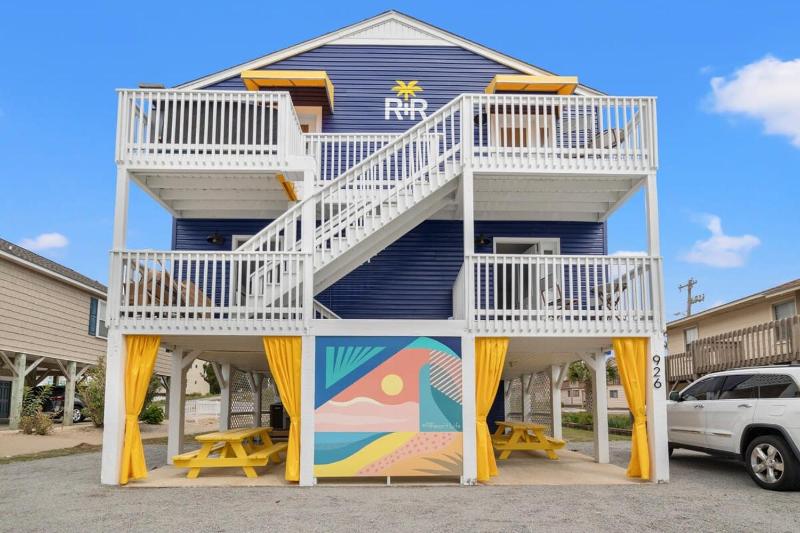 Beach Nest 1 Stylish Condo 2Min Walk to Beach - image 22