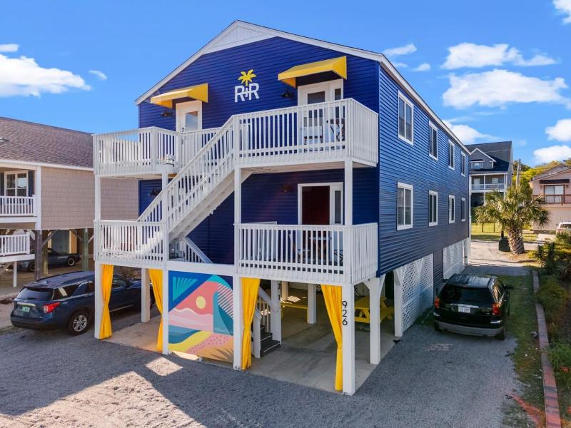 Beach Nest 1 Stylish Condo 2Min Walk to Beach - image 12