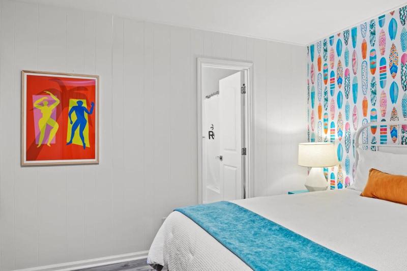 Beach Nest 2 Stylish Condo 2 Min Walk to Beach - image 6