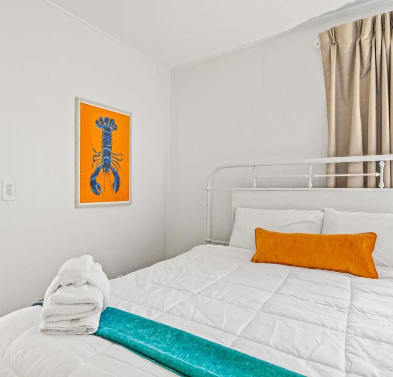 Beach Nest 2 Stylish Condo 2 Min Walk to Beach - image 19