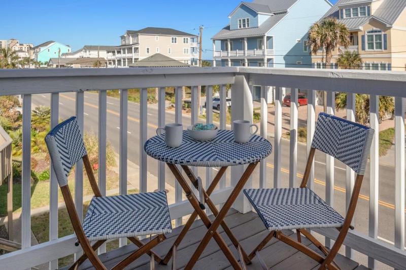 Beach Nest 3 Stylish Condo 2Min Walk to Beach - image 20