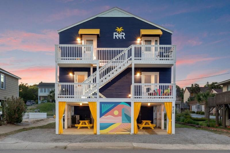 Beach Nest 3 Stylish Condo 2Min Walk to Beach - image 36