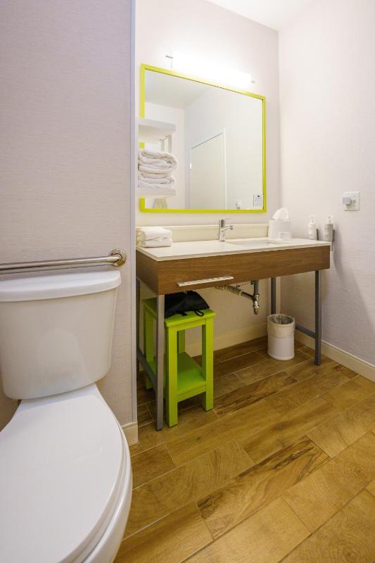 King Room - Disability Access/Non-Smoking image 4