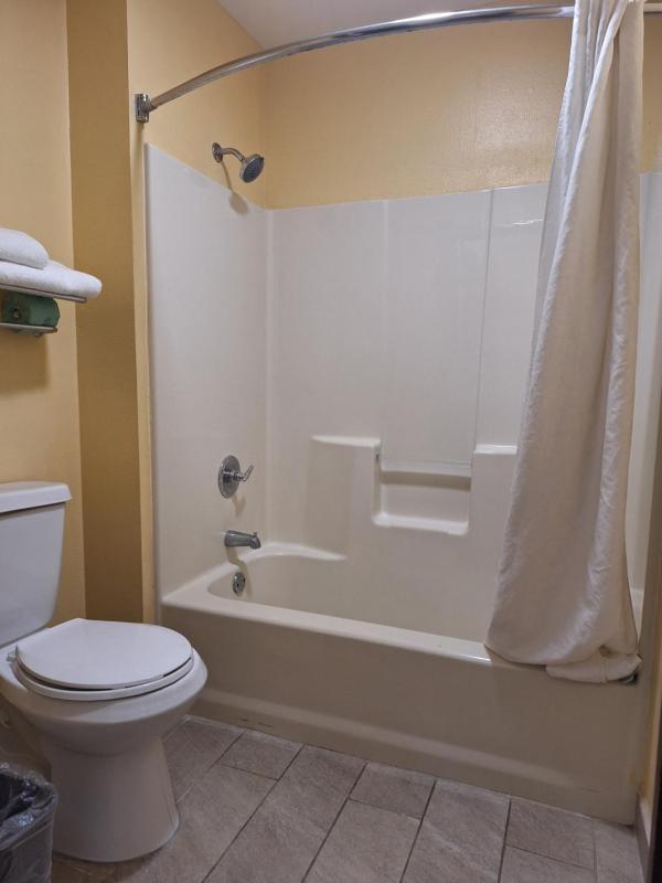 King Room - Second Floor/Non-Smoking image 3
