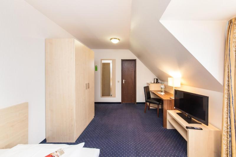 Economy Single Room image 3