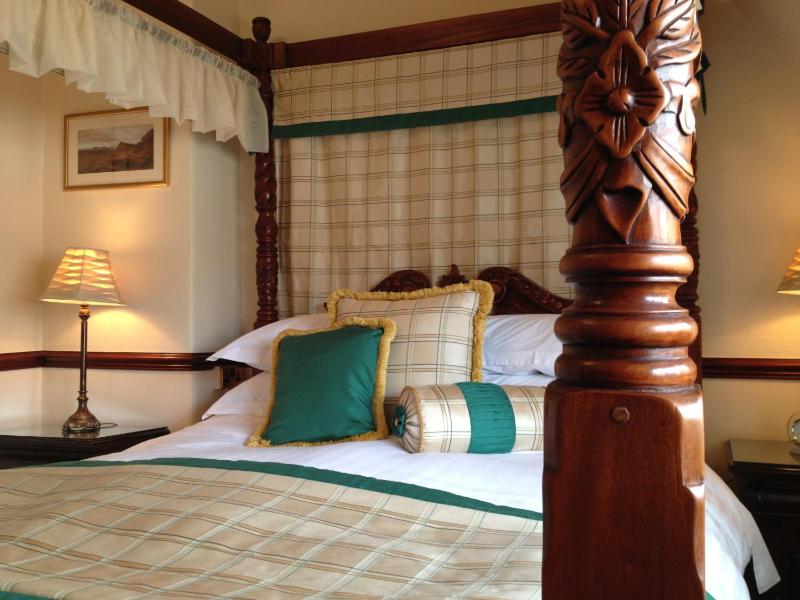 Deluxe King Room image 2