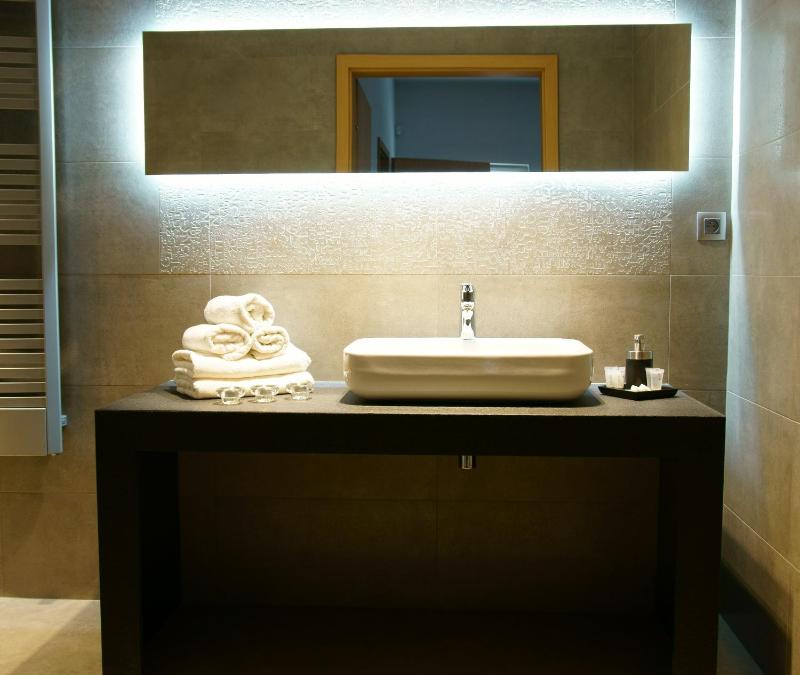 One-Bedroom Apartment (2 Adults) image 3
