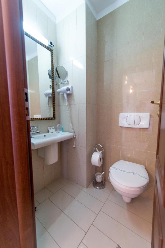 Double Room image 3