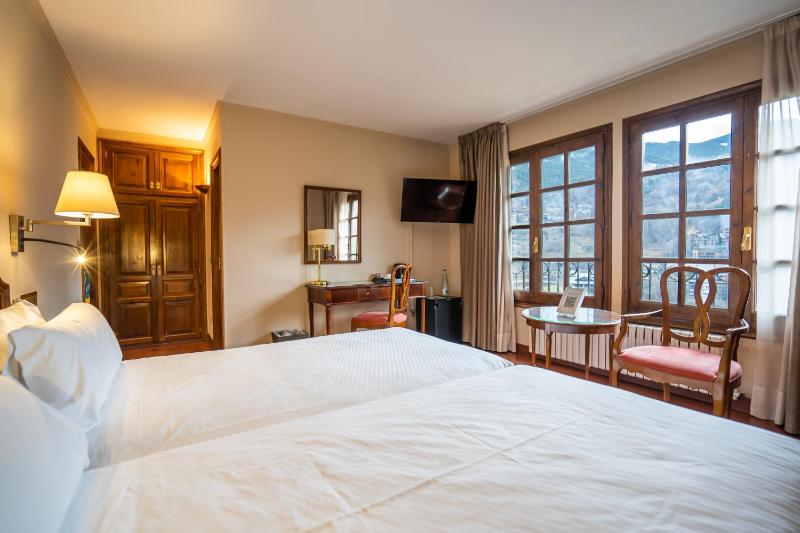 Double or Twin Room image 4