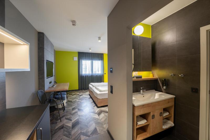 Double Room with Private Bathroom image 4