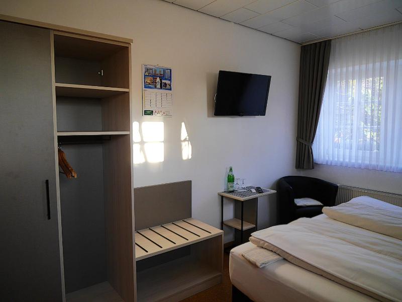 Double Room image 3