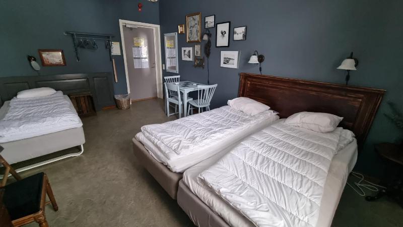 Triple Room with Shared Bathroom image 3