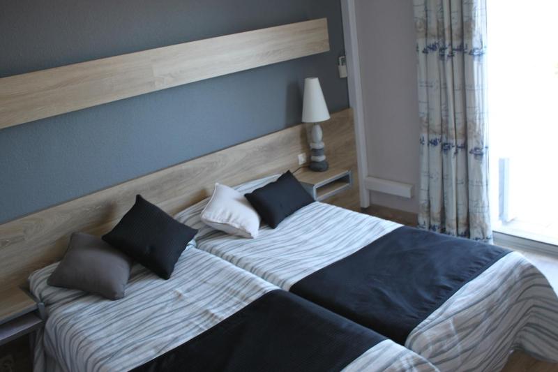 Twin Room image 2
