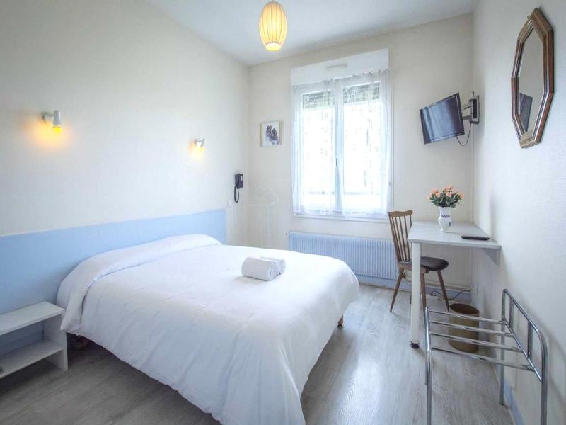 Classic Twin Room image 1
