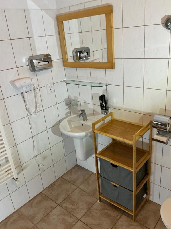 Double or Twin Room image 3