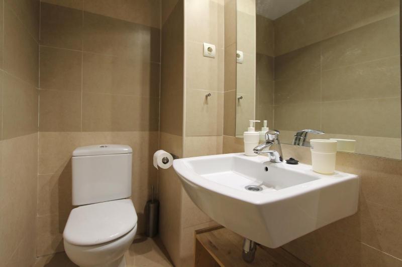 Superior One-Bedroom Apartment image 3