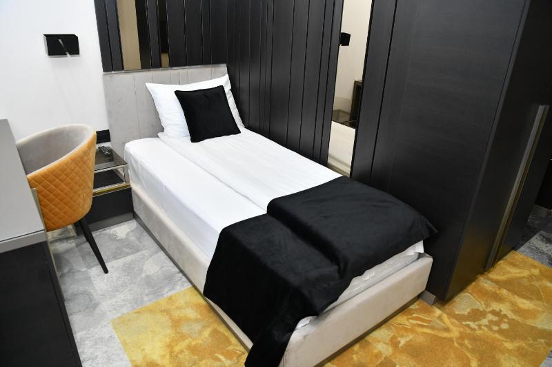 Single Room with Terrace image 3