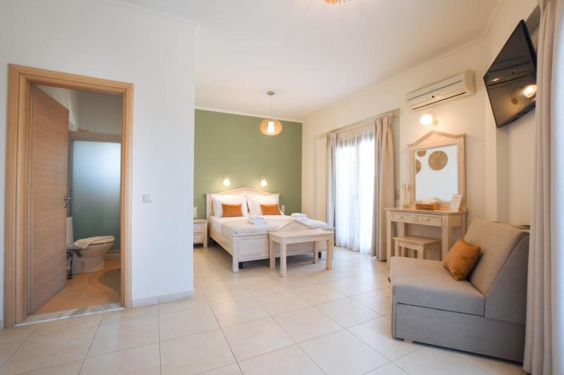 Deluxe Double Room image 3
