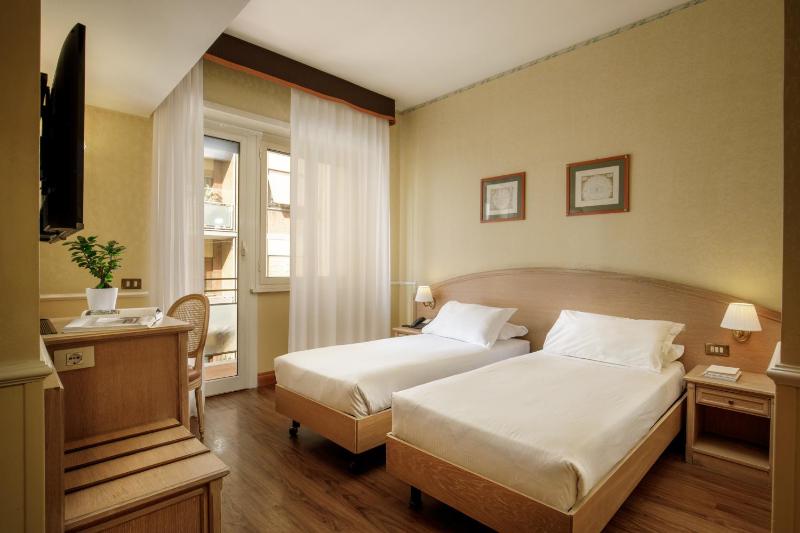 Twin Room image 1