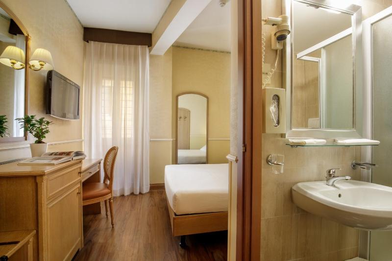 Economy Double Room image 1