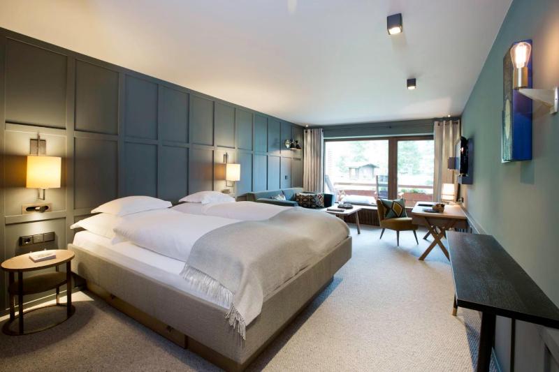 Double Room with Balcony image 3