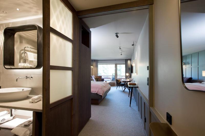 Double Room with Balcony image 4