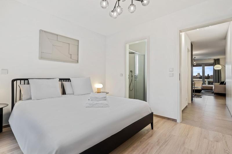 Luxurious 1-BR Apt in Gasperich Luxembourg - image 14