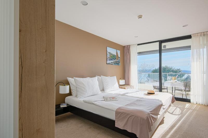 Superior Deluxe Double or Twin Room  image 3