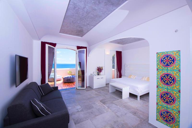 Grand Suite with Sea View Terrace image 4