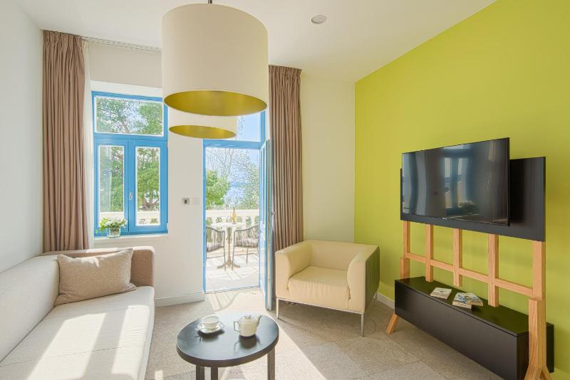 Premium One-Bedroom Suite with Balcony image 4