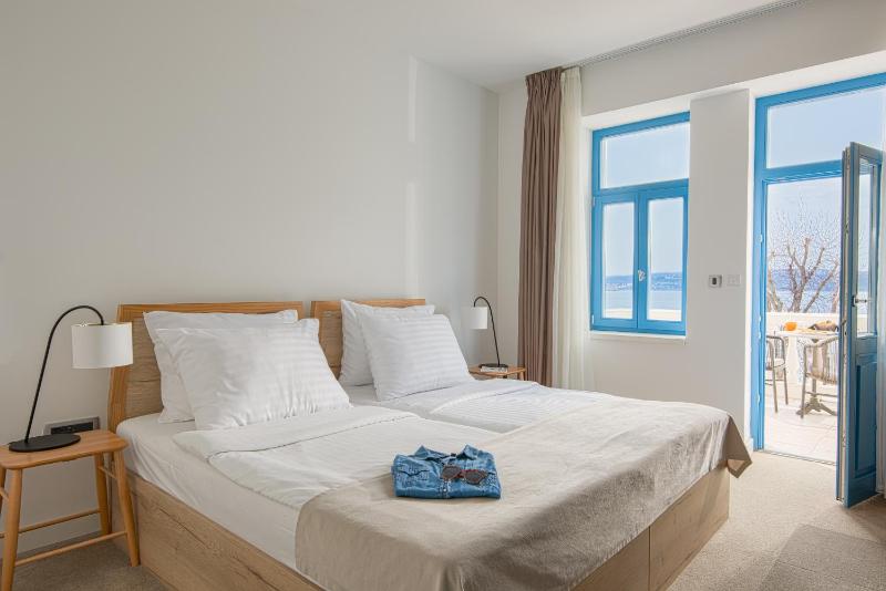 Superior Double or Twin Room with Sea View image 1