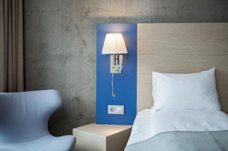 Standard Twin Room image 3