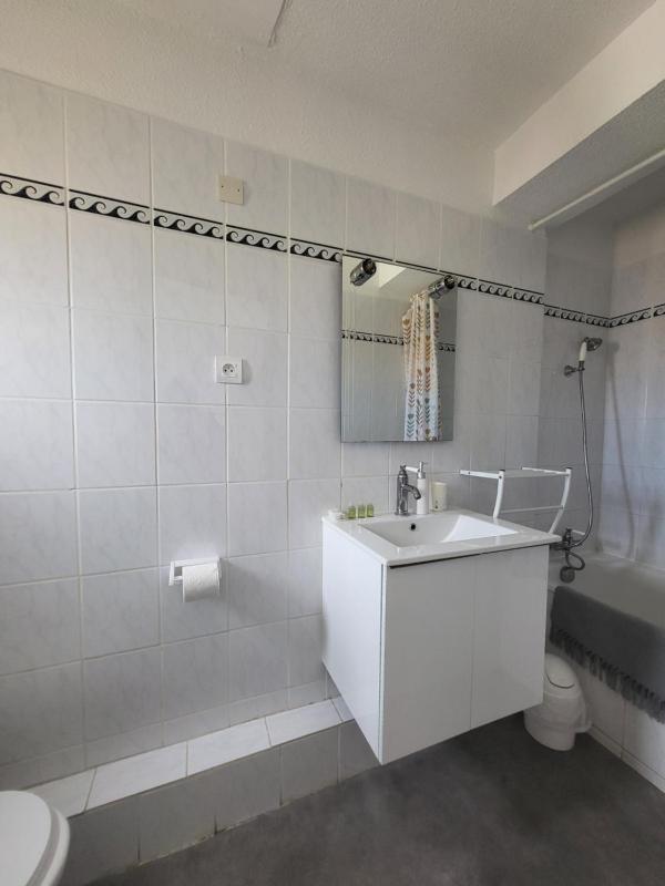 Triple Room with Bathroom image 4