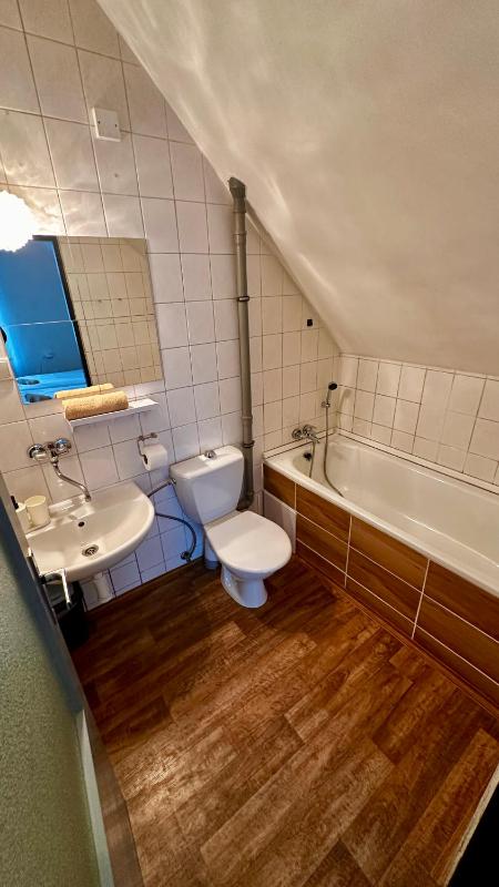 Basic Double Room image 1