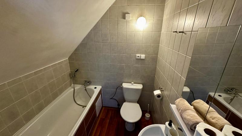 Twin Room image 4