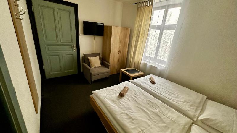 Twin Room image 1