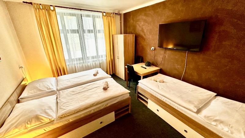 Classic Triple Room image 1
