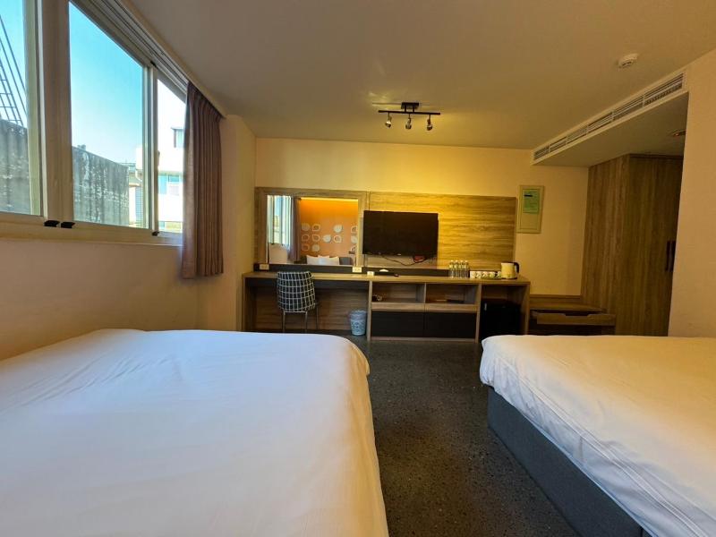 Travel Light Hotel - image 25