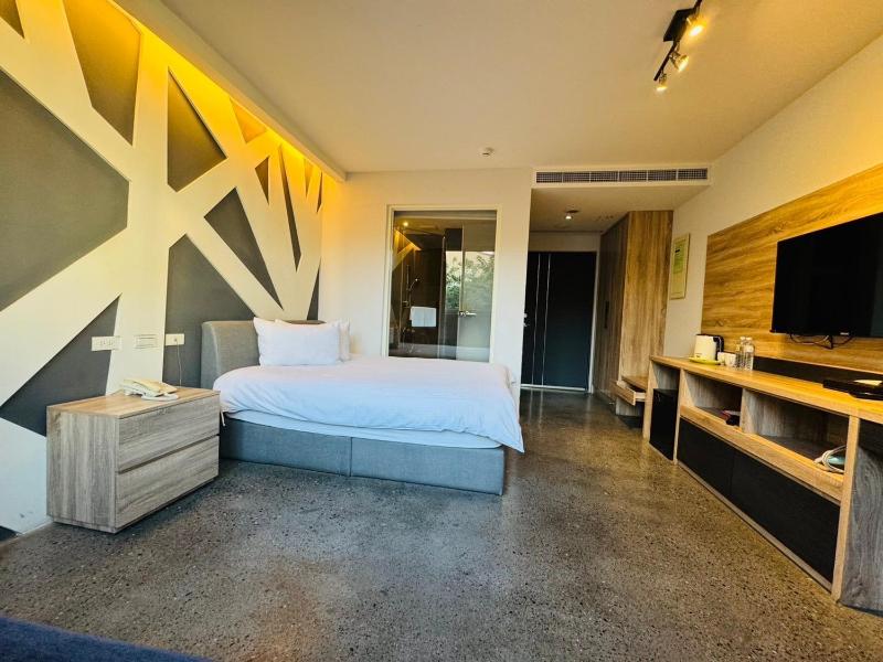 Travel Light Hotel - image 22